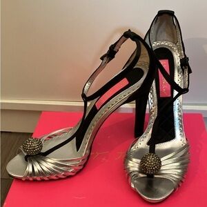 NEW | Betsey Johnson Black and Gold Heels • Size 7.5